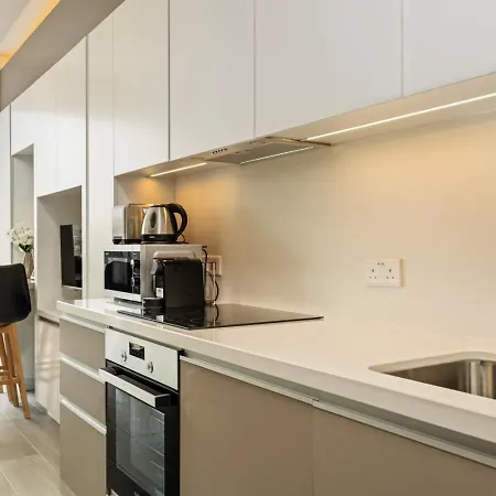 Sunnyvillas Mythical Gym Swimming Pool S21 * باراليمني