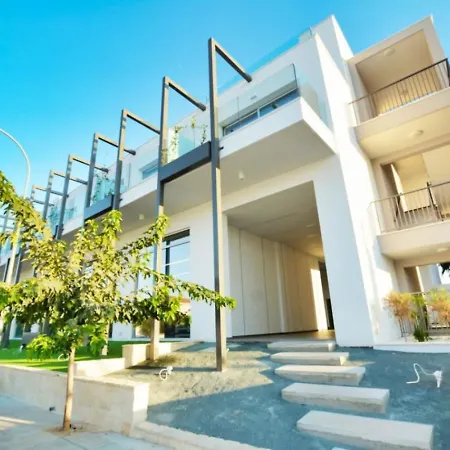 Sunnyvillas Mythical Gym Swimming Pool S21