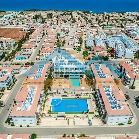 Sunnyvillas Mythical Gym Swimming Pool S21 Apartment