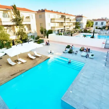 Sunnyvillas Mythical Gym Swimming Pool S21 Apartment *