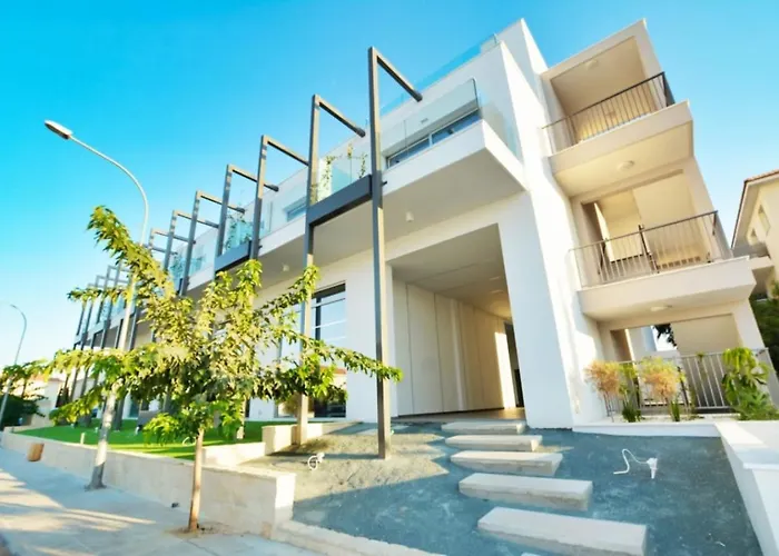 Sunnyvillas Mythical Gym Swimming Pool S21